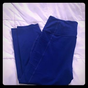 Victoria’s Secret pocket Capri knock out leggings